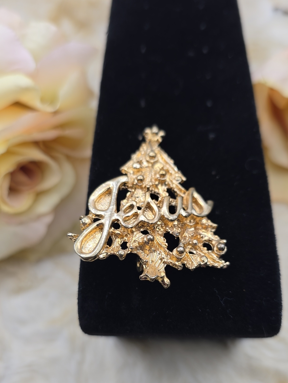 Vintage Gold Tone Jesus Christmas Tree Brooch Pin Figural Holiday Costume Jewelr